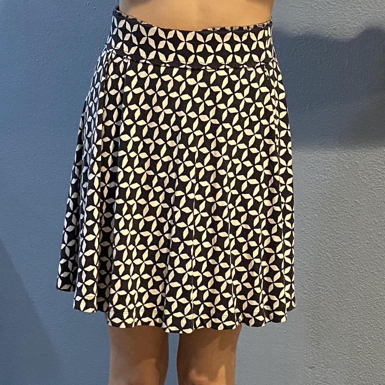 LOFT Women's Black and White Skirt Depop