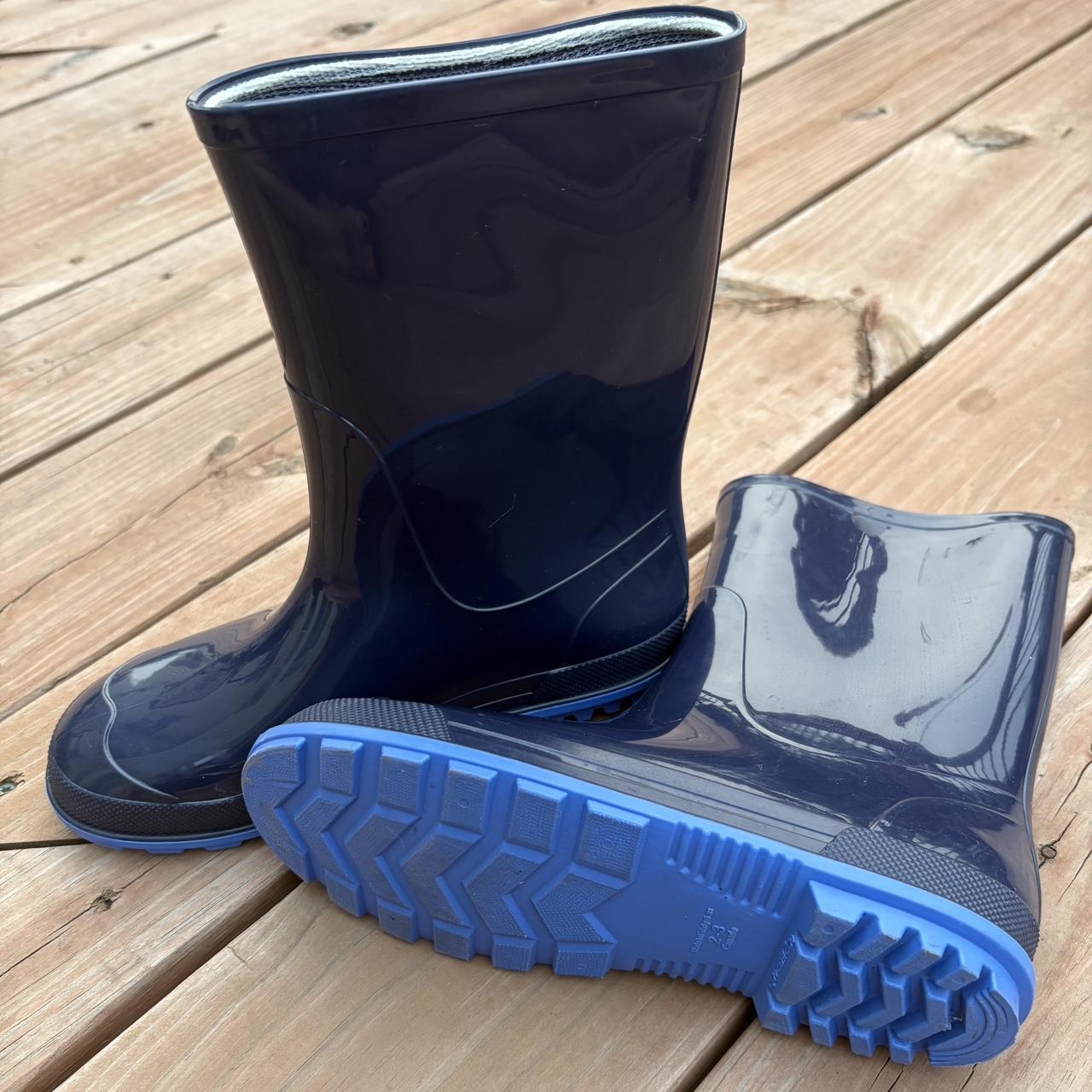 Navy blue rain boots with bright blue bottom Depop