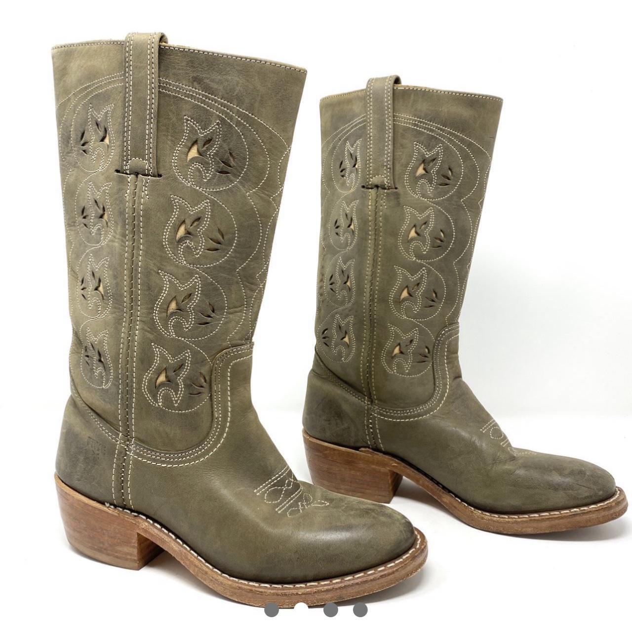 Women's Khaki and Green Boots Depop