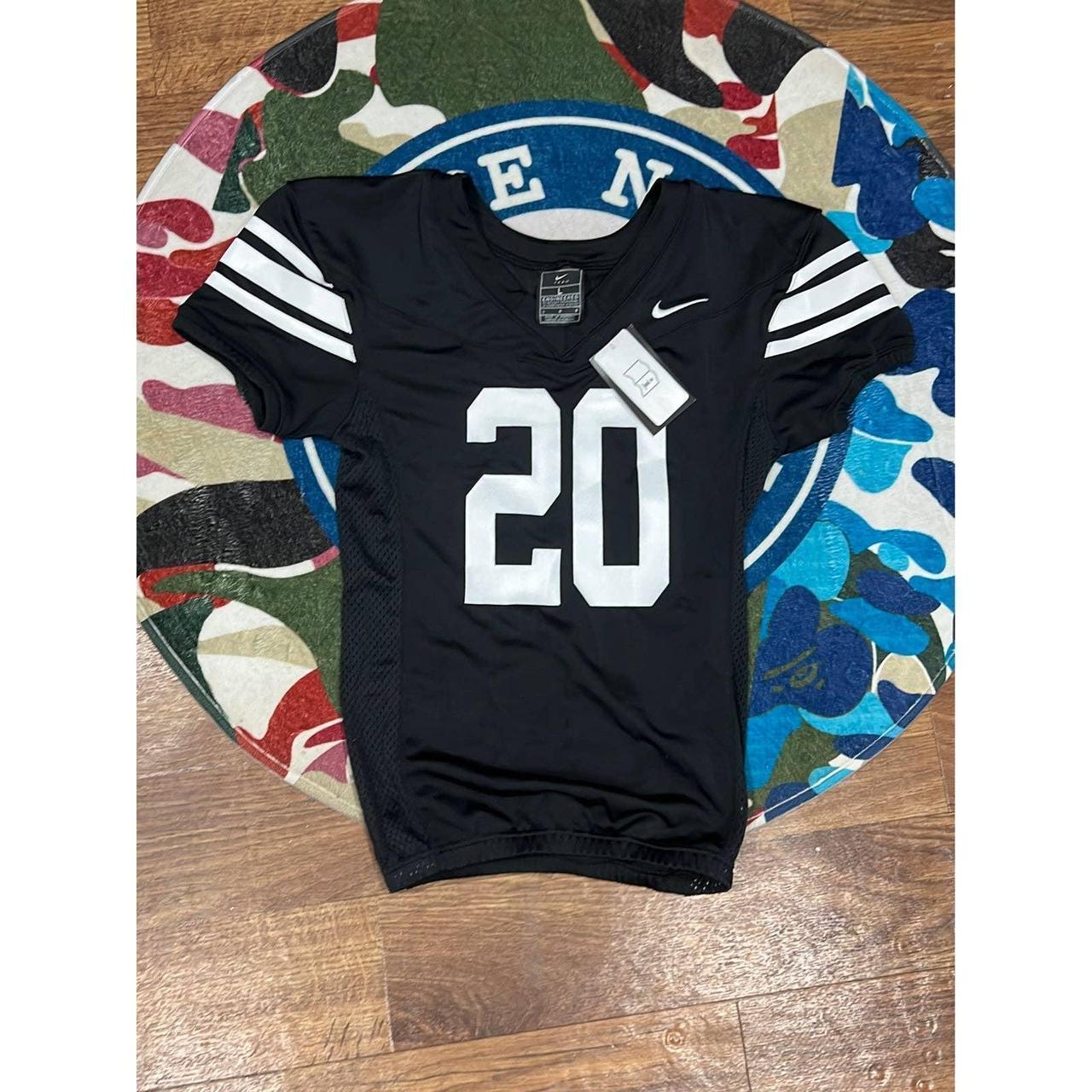 Sz L boys Nike jersey nwt has small rip in front of - Depop