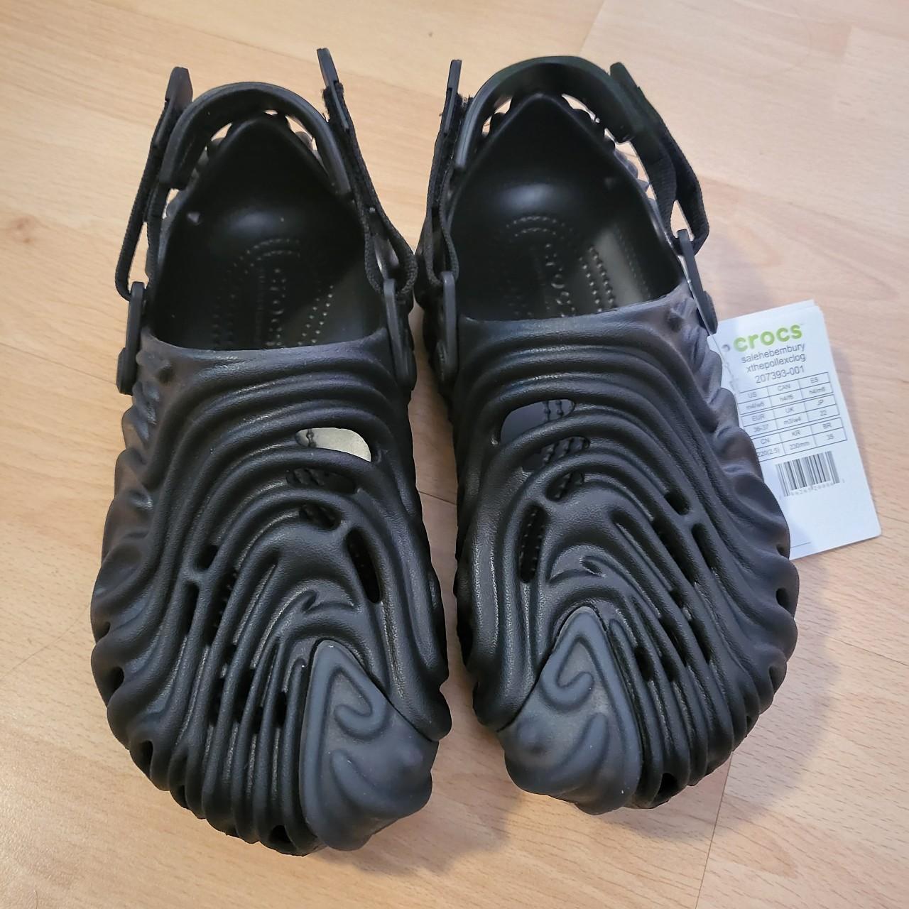 Black crocs 2024 size 3