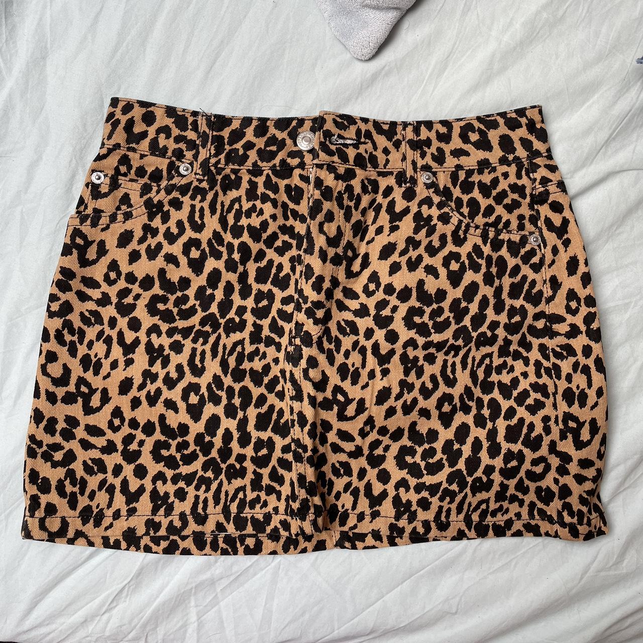 Leopard print mini skirt from Topshop - size 8... - Depop