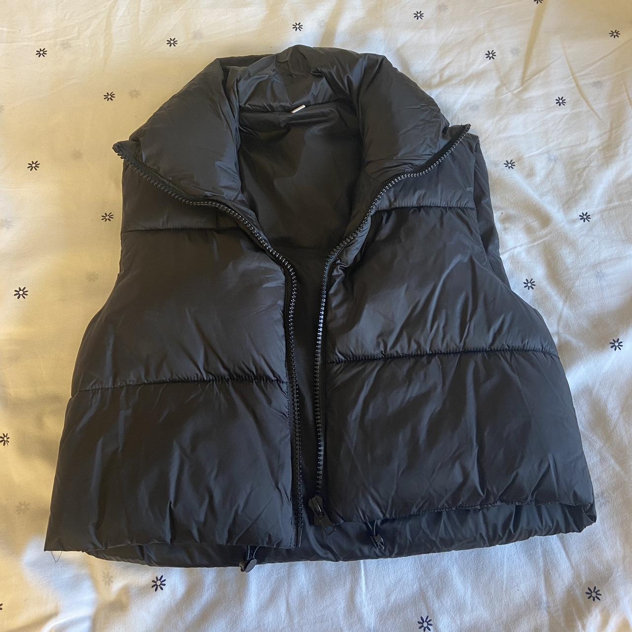Amazon Cropped Puffer Vest Size small never... - Depop