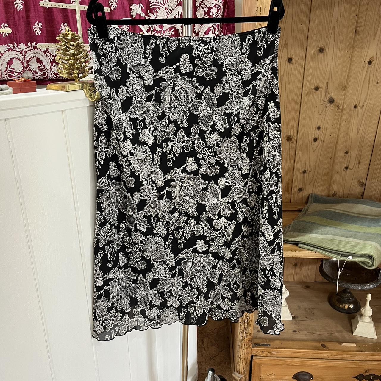 CAMI INTERNATIONAL BLACK AND WHITE PATTERNED SKIRT... Depop