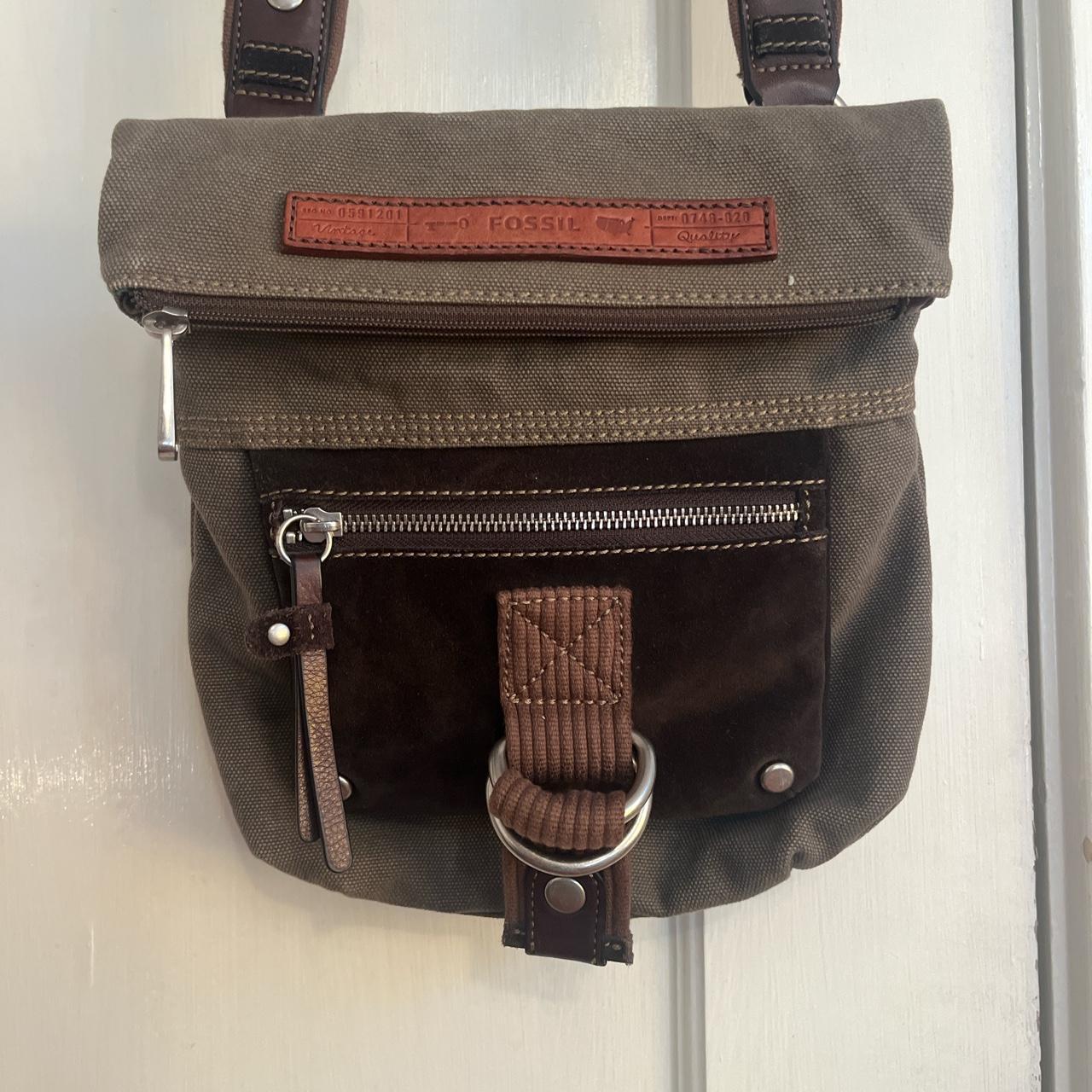 adorable vintage book bag by the brand fossil!!🦖NO... Depop