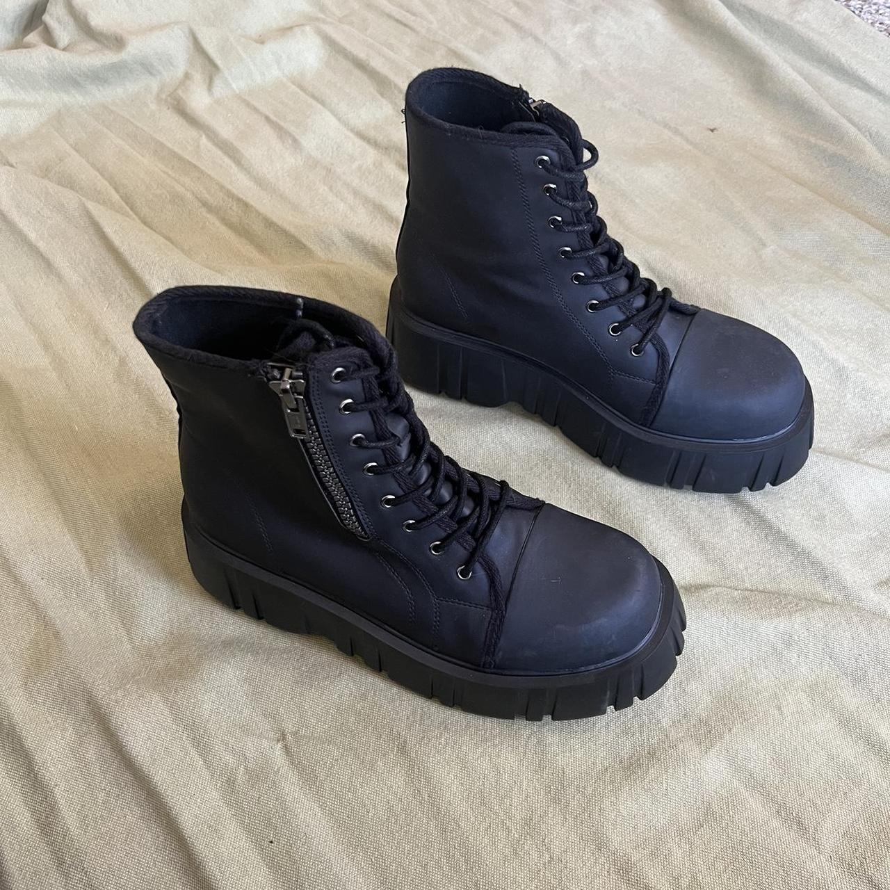 Tuk clearance platform boots