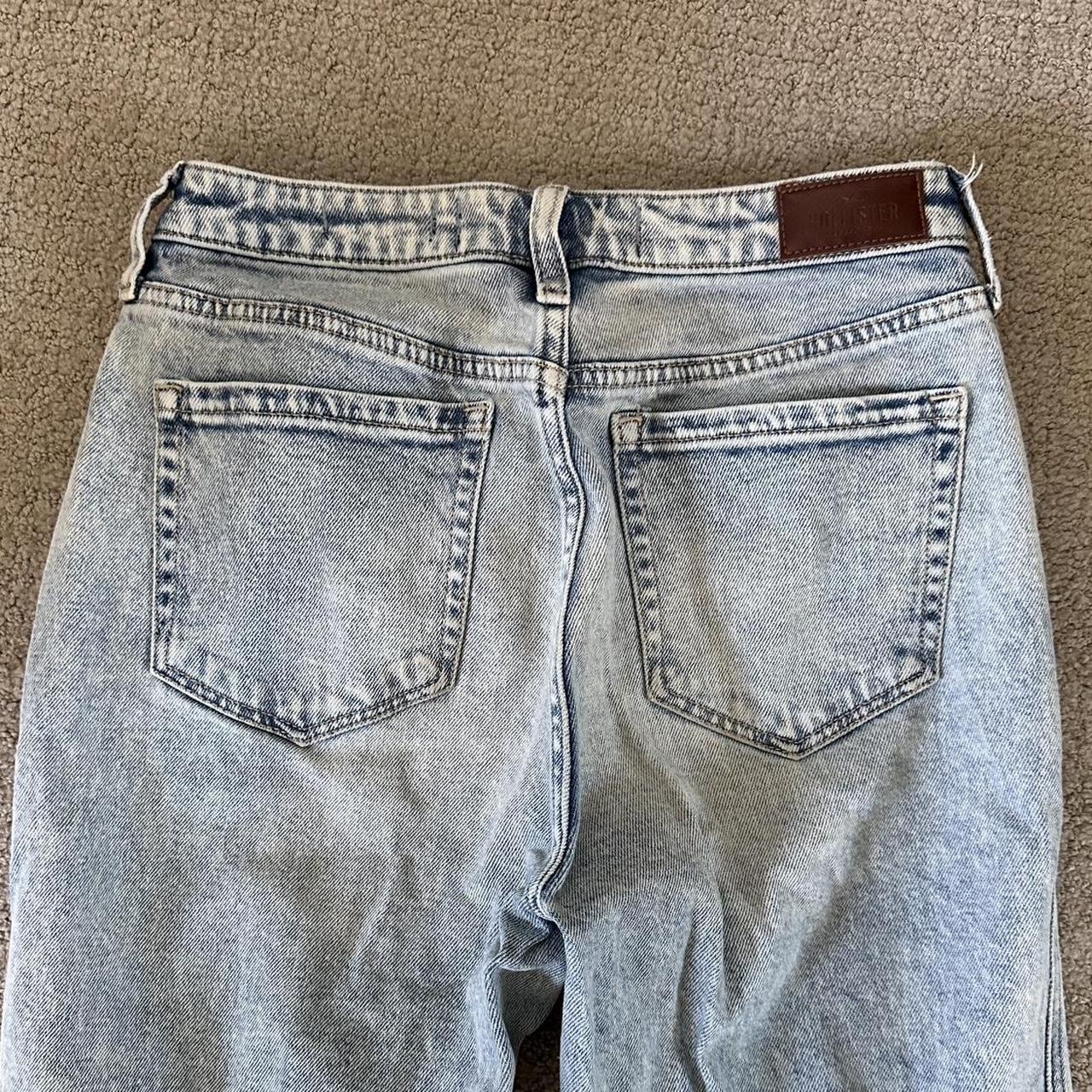 Hollister Ultra High-Rise Mom Jeans ~size 27 ~light... - Depop