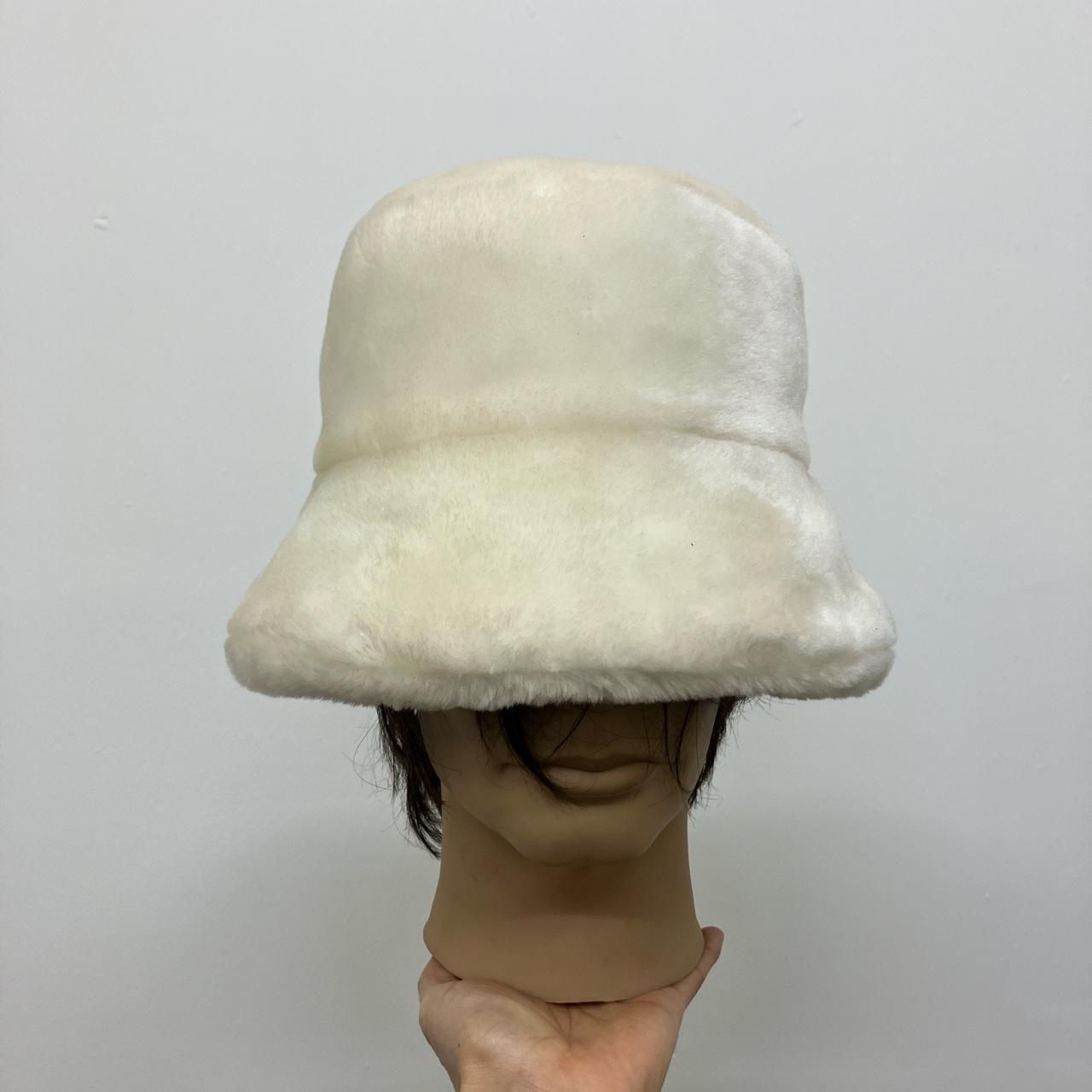 Faux fur, winter white, bucket hat ❄️ Great shape 📦 - Depop