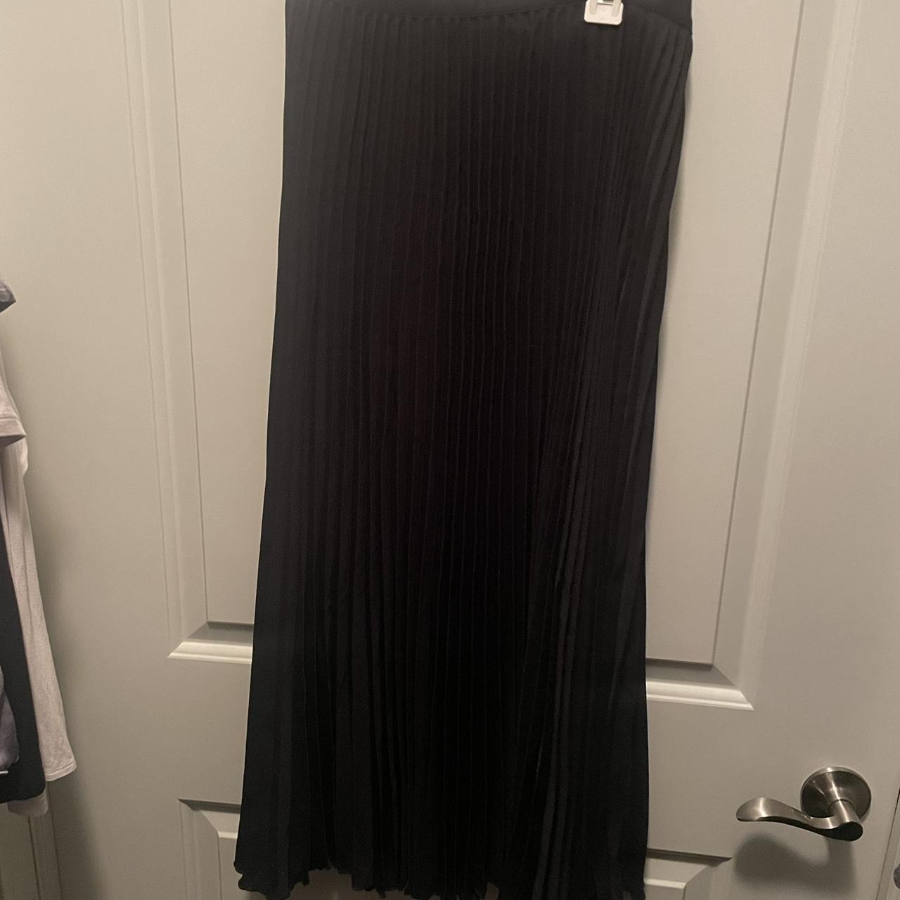 pleated long black skirt - Depop