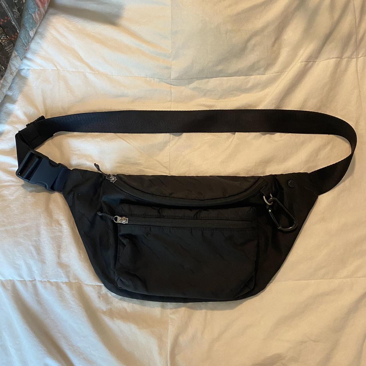 Athleta black large fanny pack Message me with any... - Depop