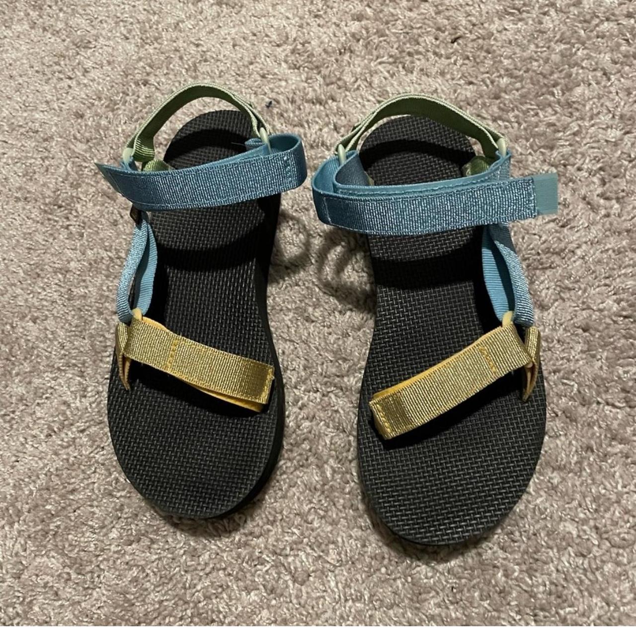 Tevas mid form universal platform sandals Women’s... Depop