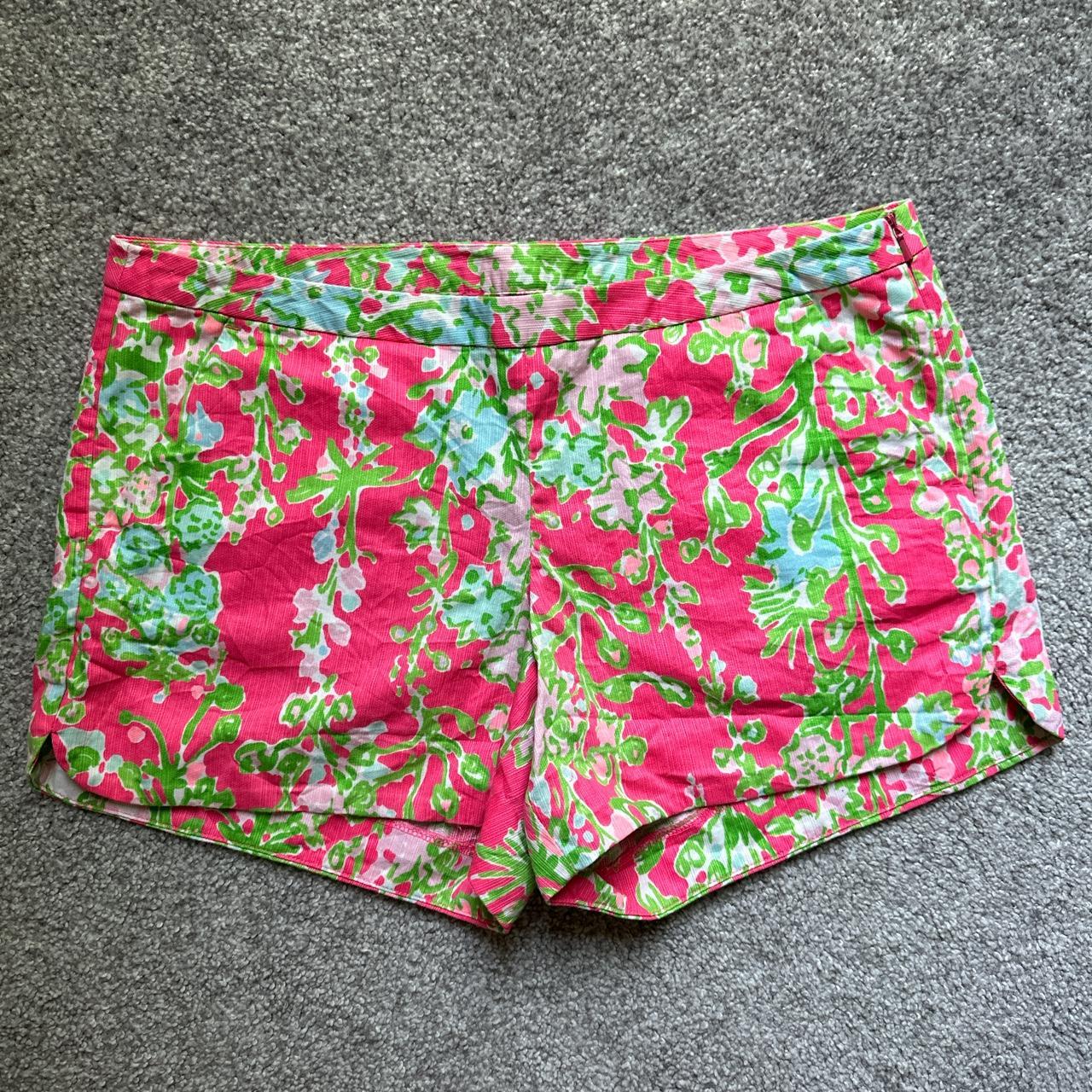 Lilly Pulitzer Floral Shorts Waistband (laying... - Depop