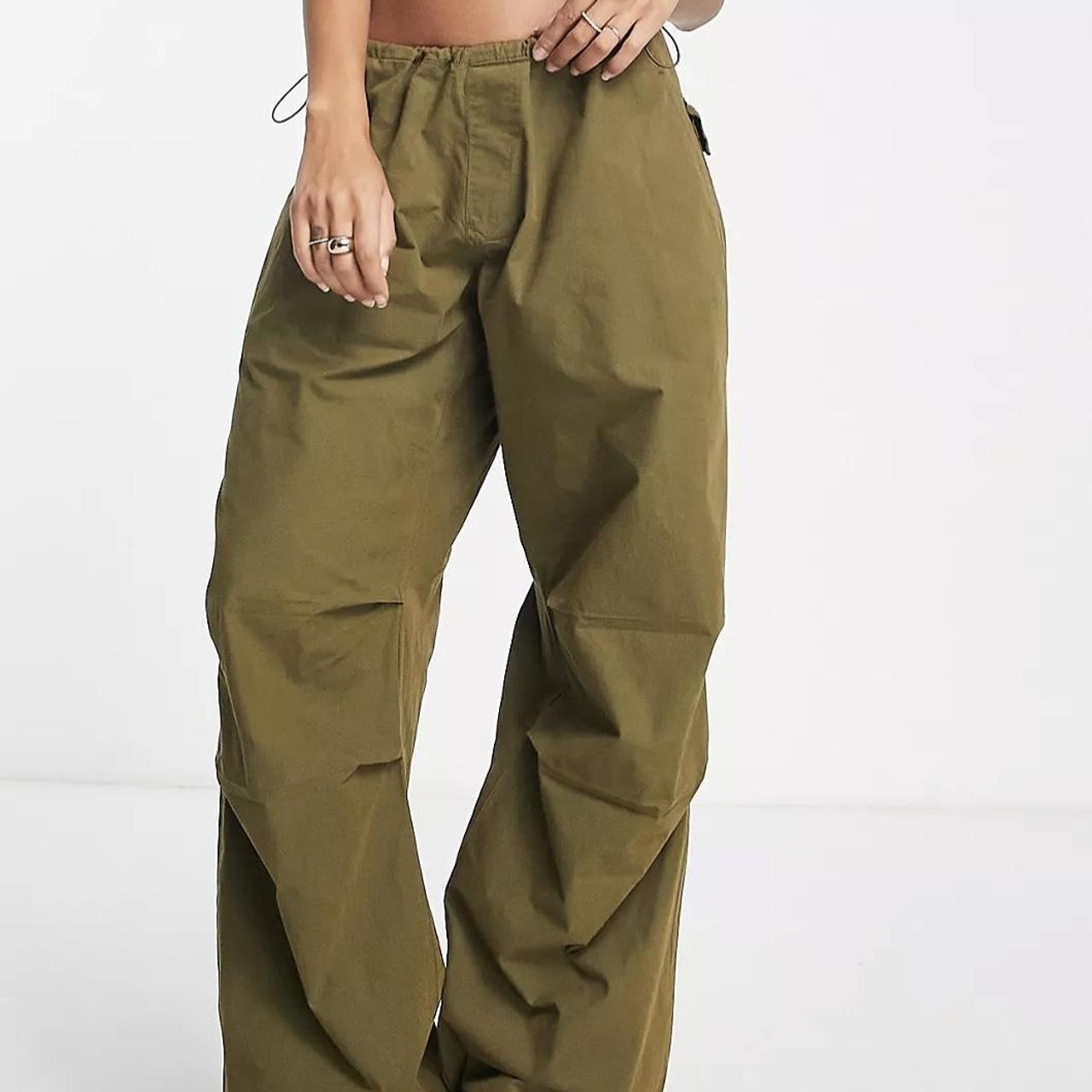 Pull&Bear Women's Khaki and Green Trousers | Depop