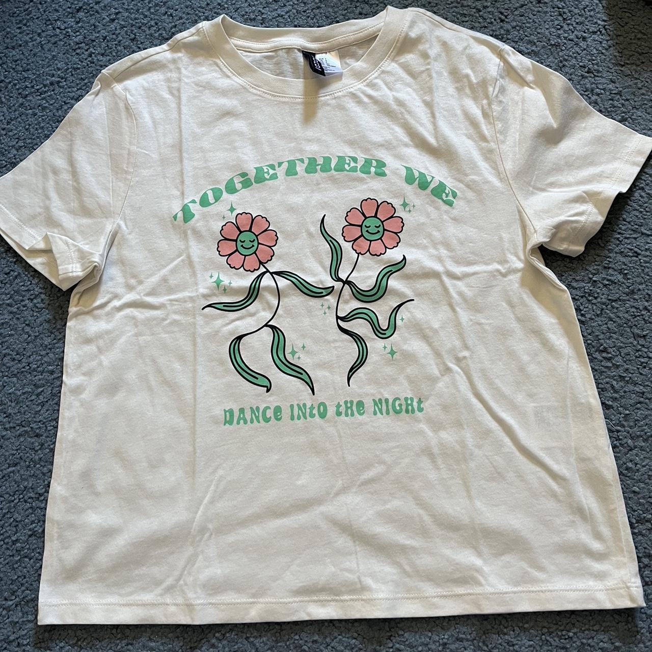 H&M Women's Green and Cream Tshirt Depop