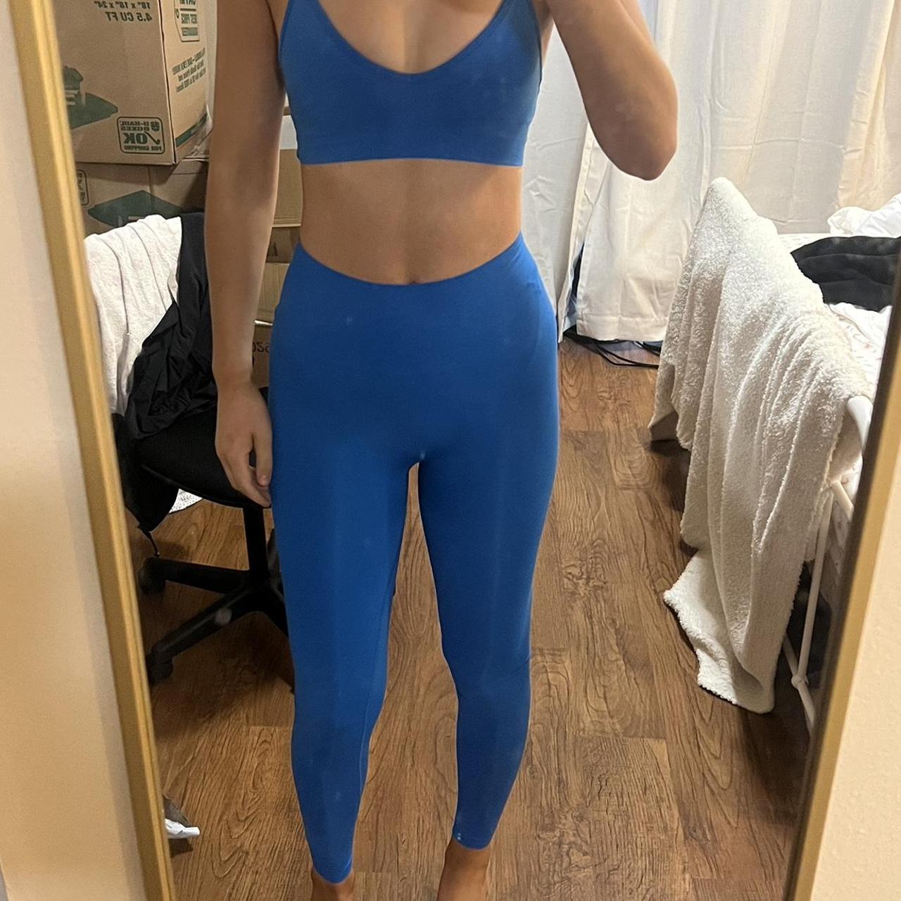 Skims soft smoothing leggings the color Azul - Depop