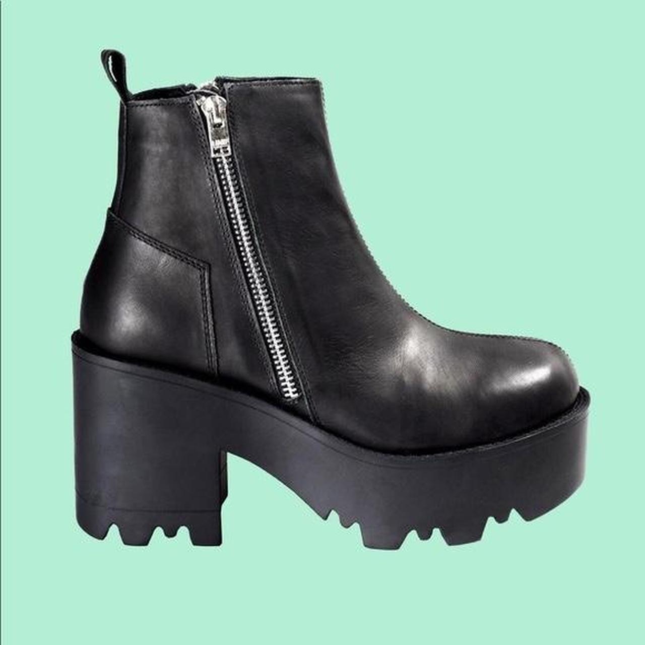 Unif deals rival boot