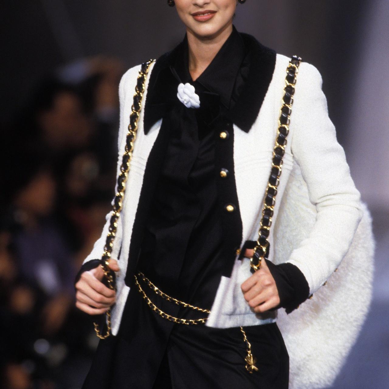 ICONIC CHANEL A/W 1993 TWEED BOUCLÉ SUIT COMES Depop