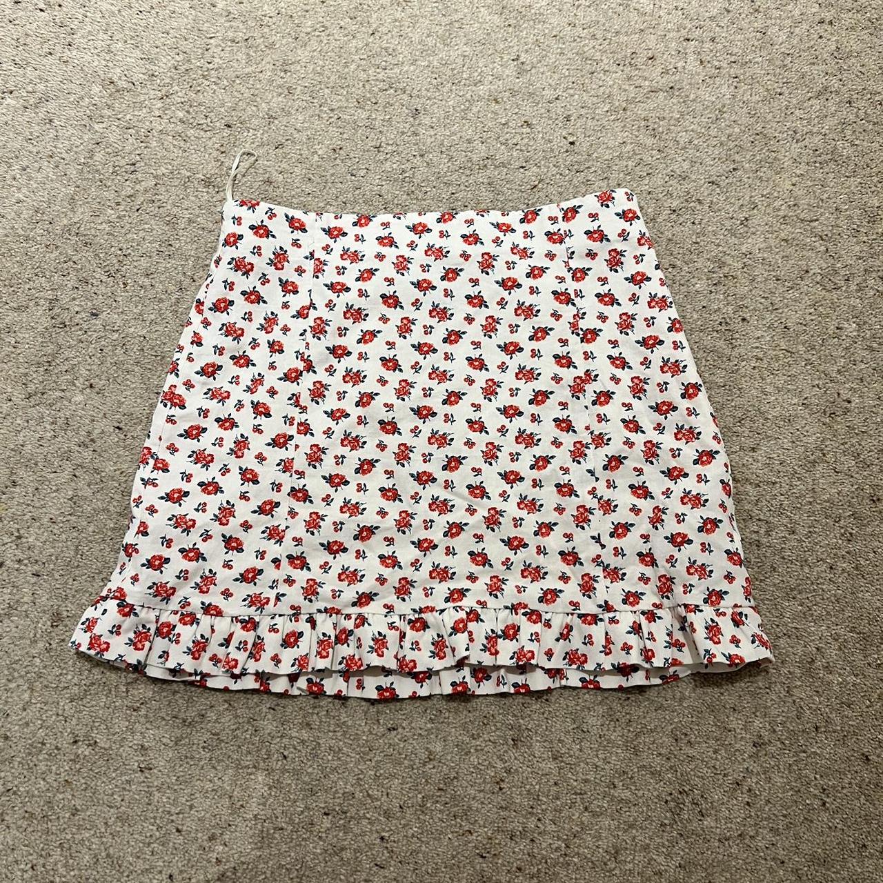 Zara white and red floral mini skirt Brand new... - Depop