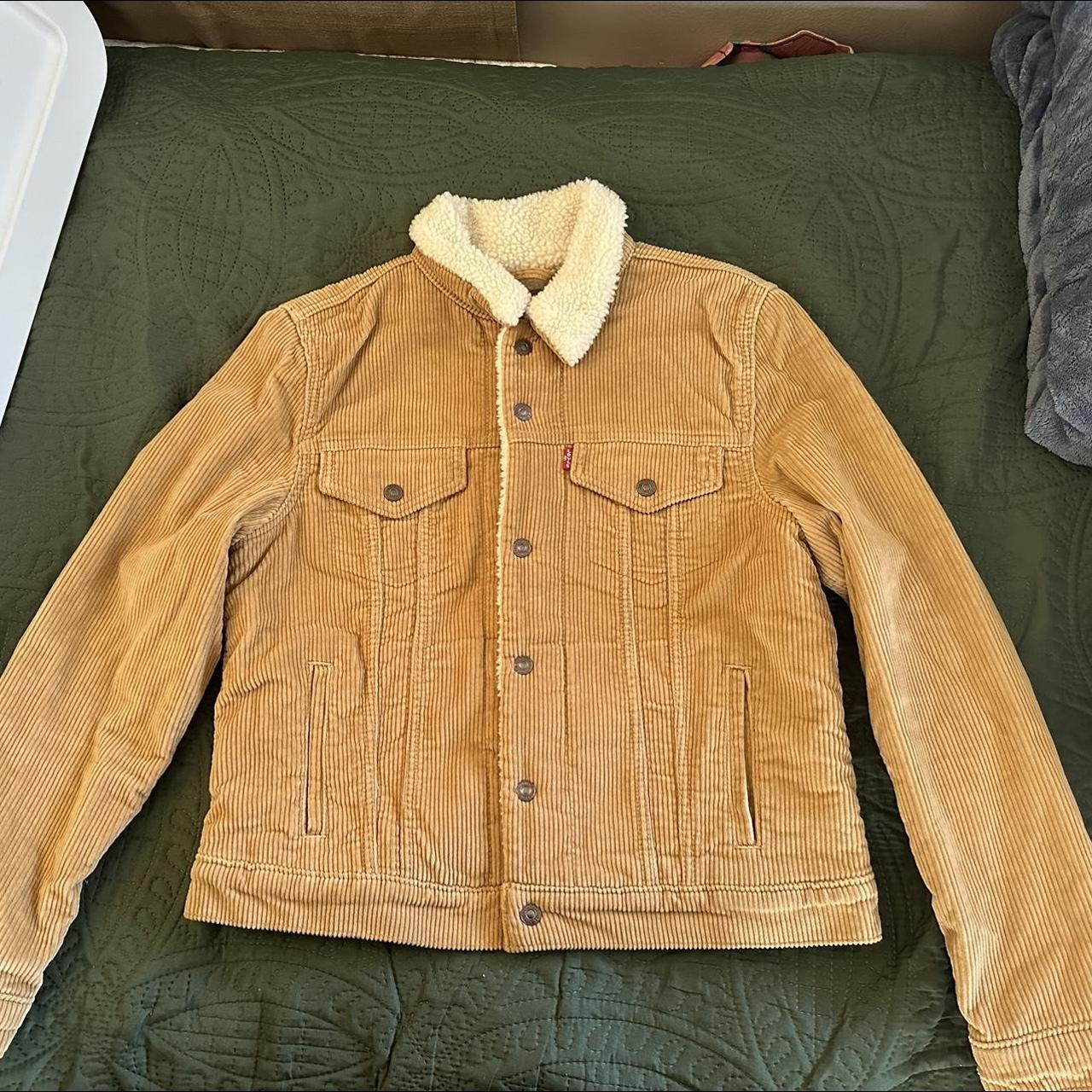 Levi’s Sherpa Corduroy Jacket size L only worn once!! - Depop