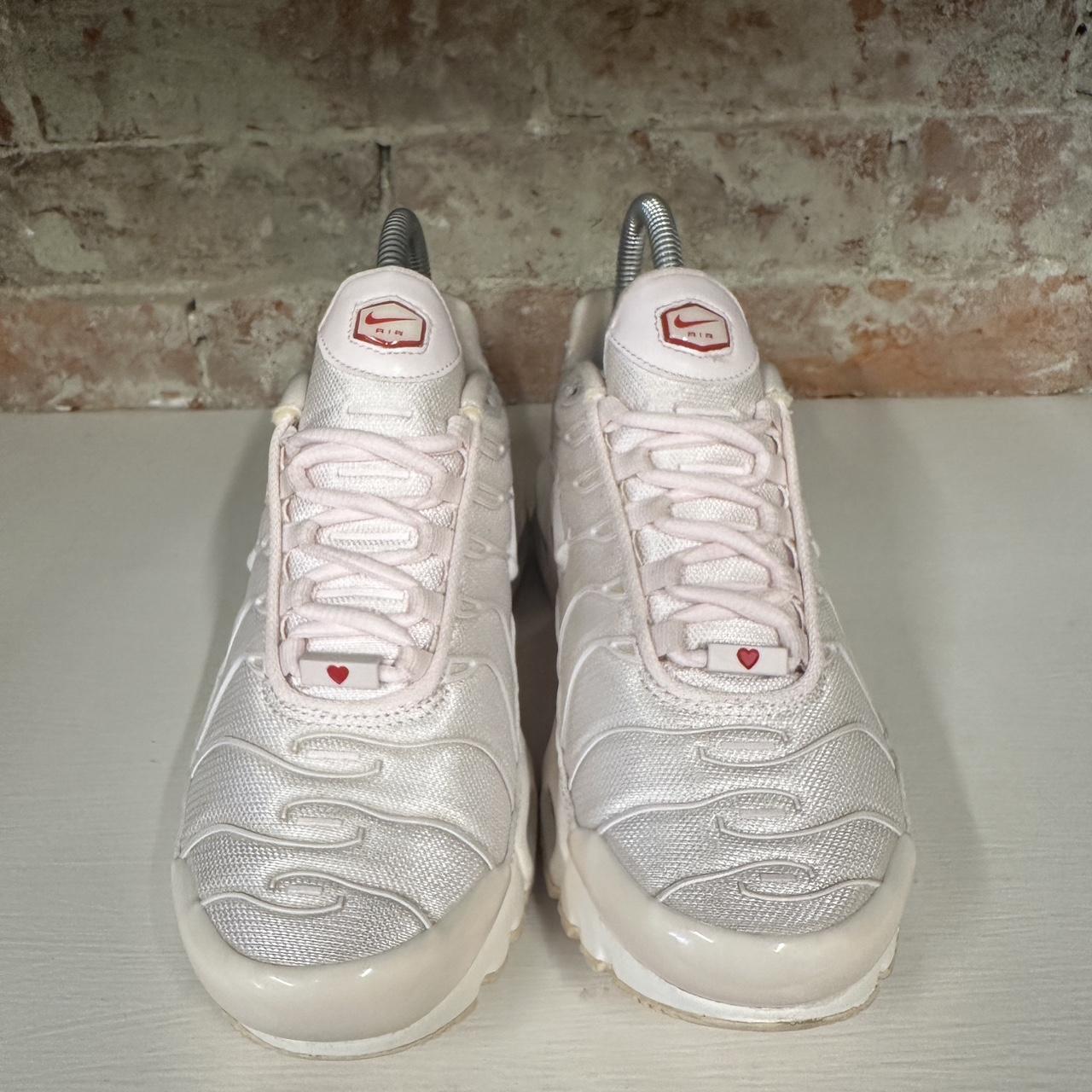 womens pink nike tns