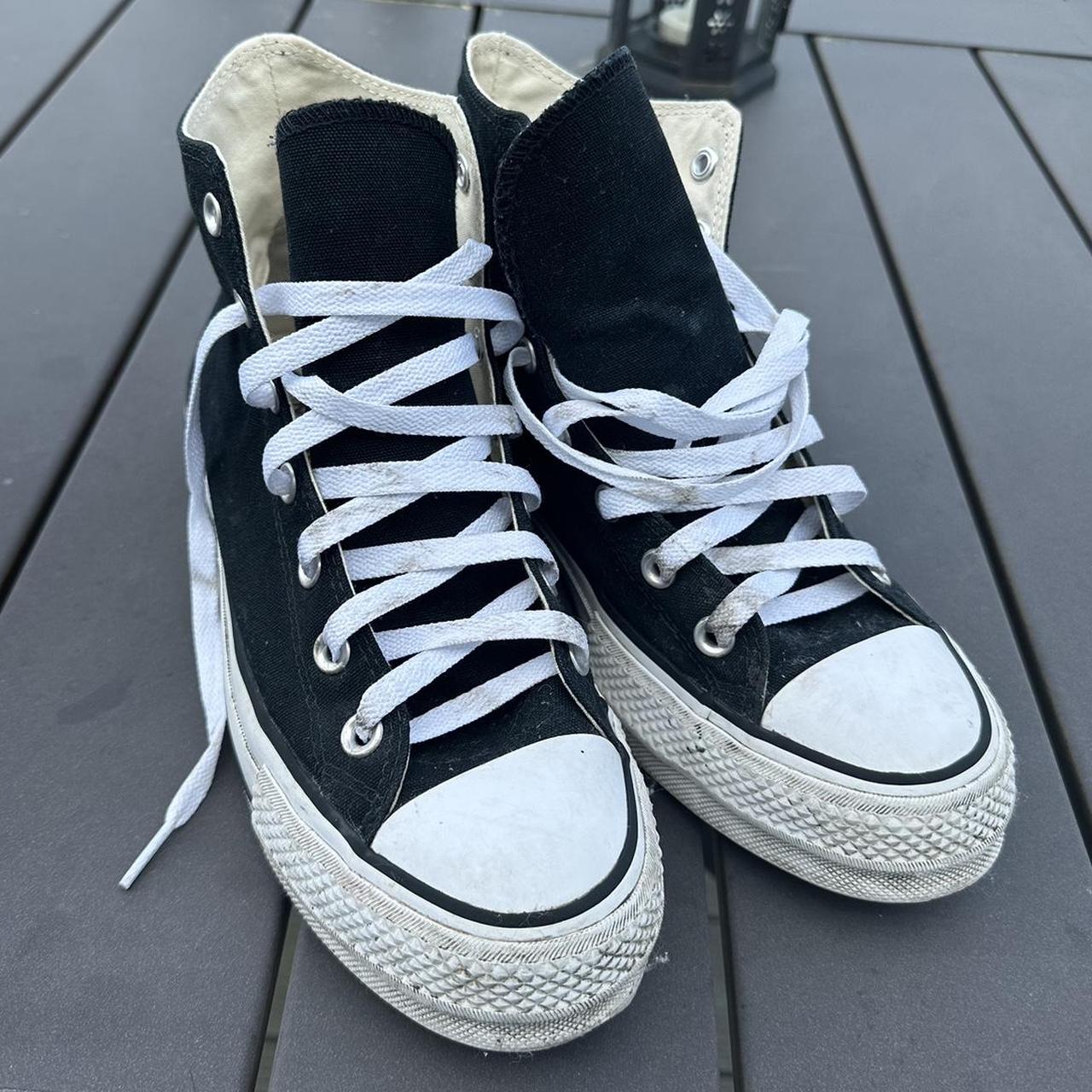 Converse Women's Black and White Trainers | Depop