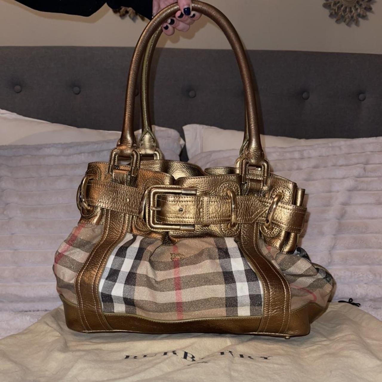 AUTHENTIC BURBERRY PURSE, Medium size , Used, but good