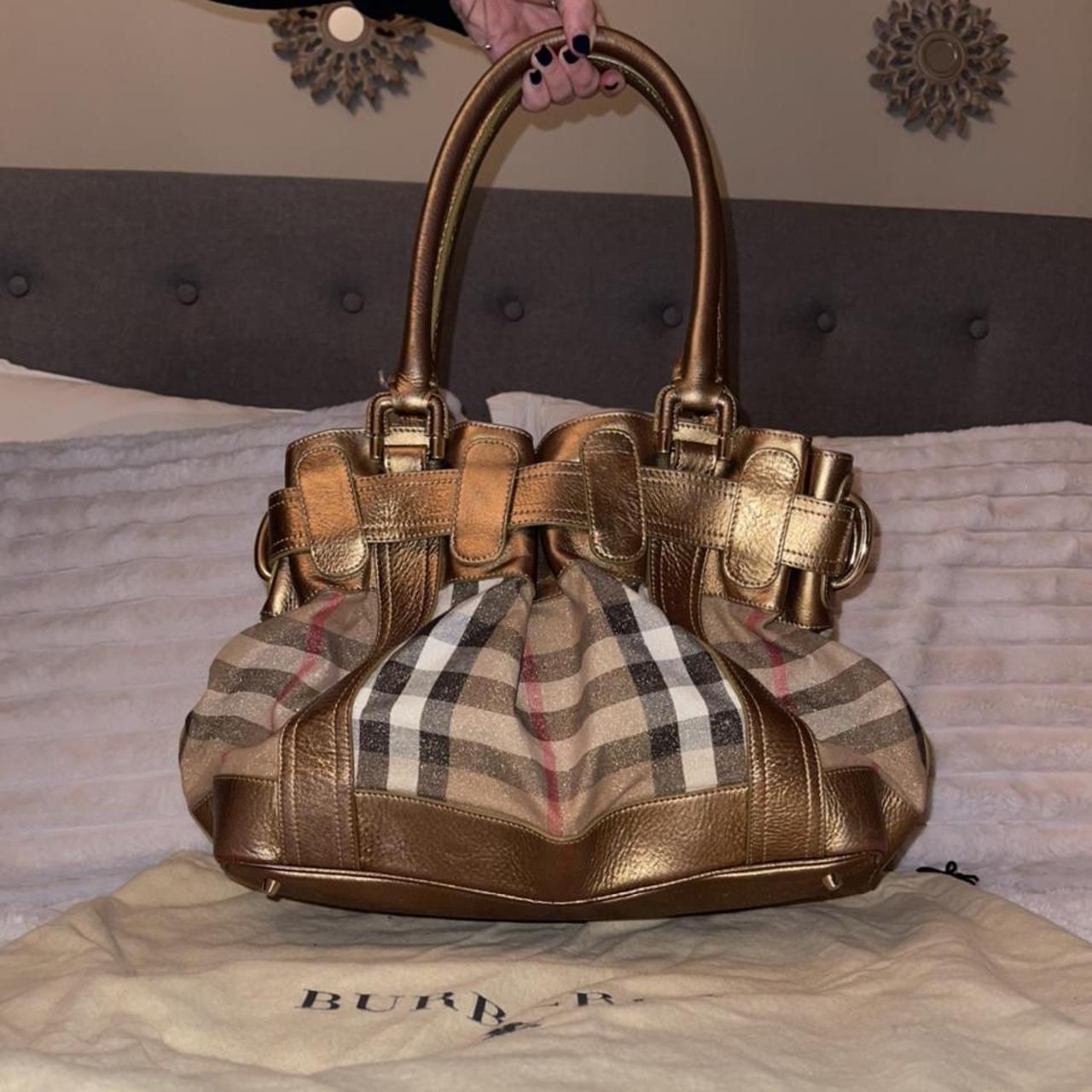 AUTHENTIC BURBERRY PURSE, Medium size , Used, but good