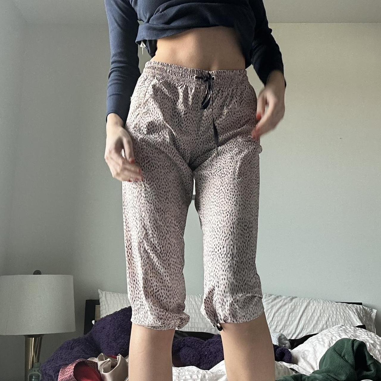 Lululemon cropped pants, size 4. A light pink with - Depop