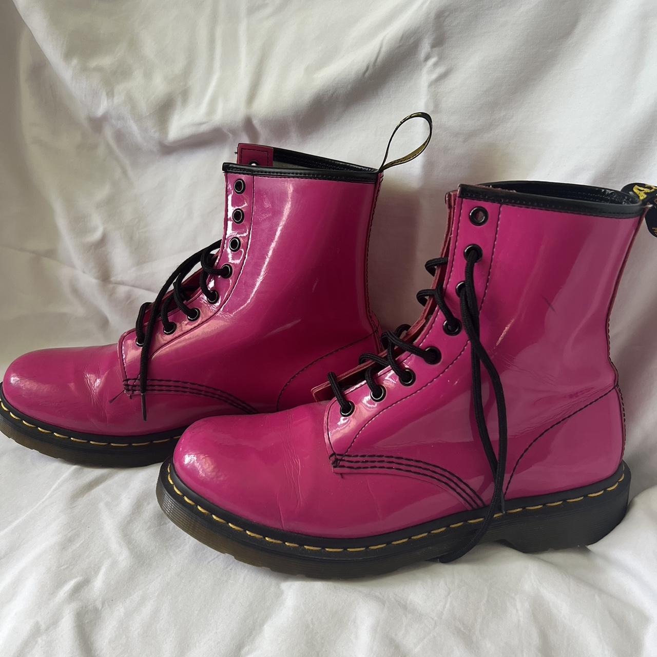 Dr martens hot sale hot pink