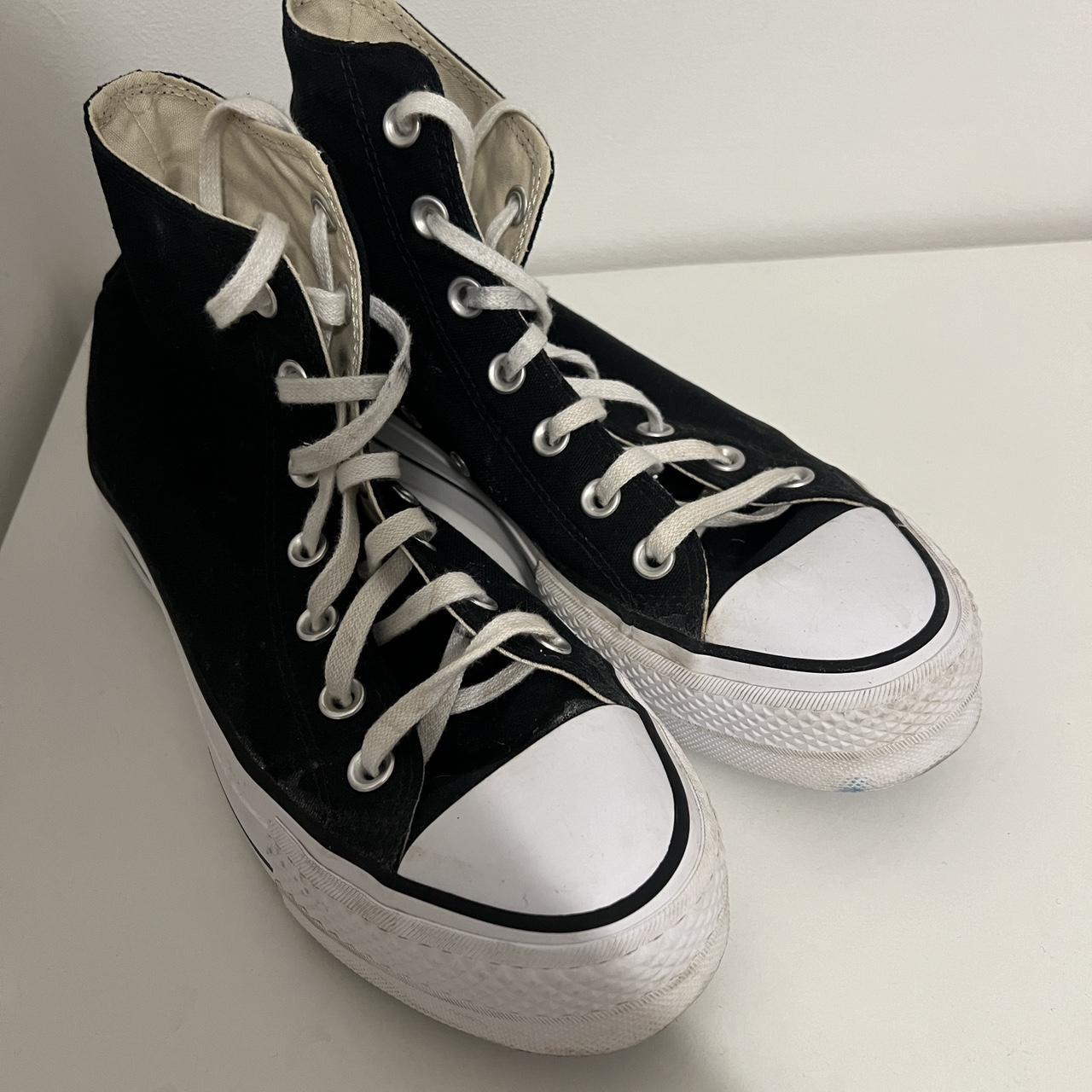 Chunky black and white converse all stars Size 5