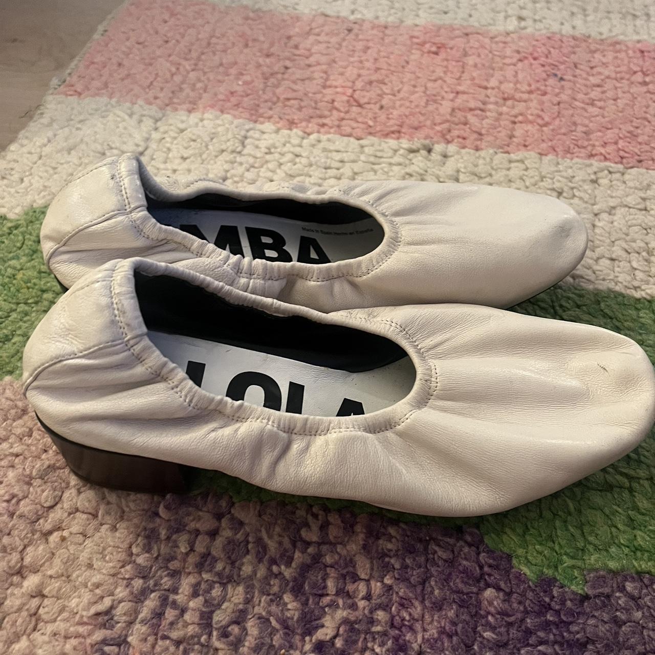 Bimba y Lola white leather flats. Scrunch back with Depop