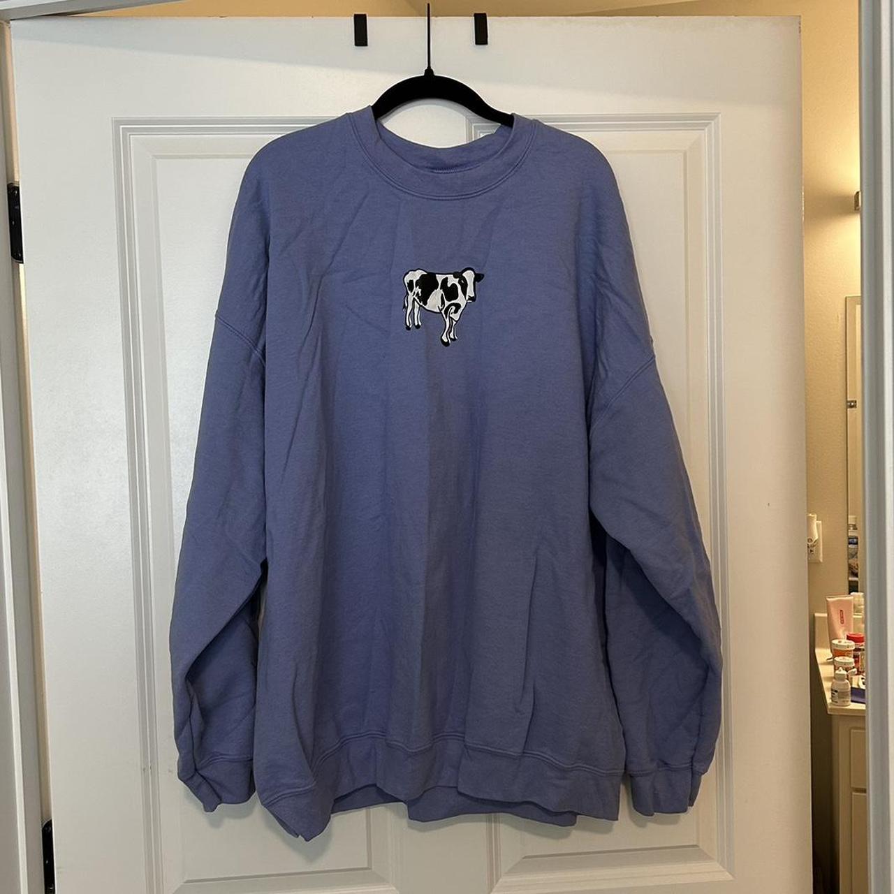 cutest periwinkle purple oversized cow sweatshirt.... - Depop