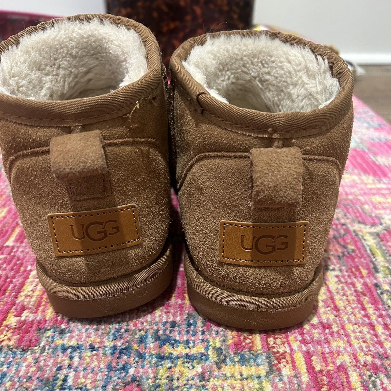 Ugg minis N0T RE@L, THESE ARE DU.PES. - Depop