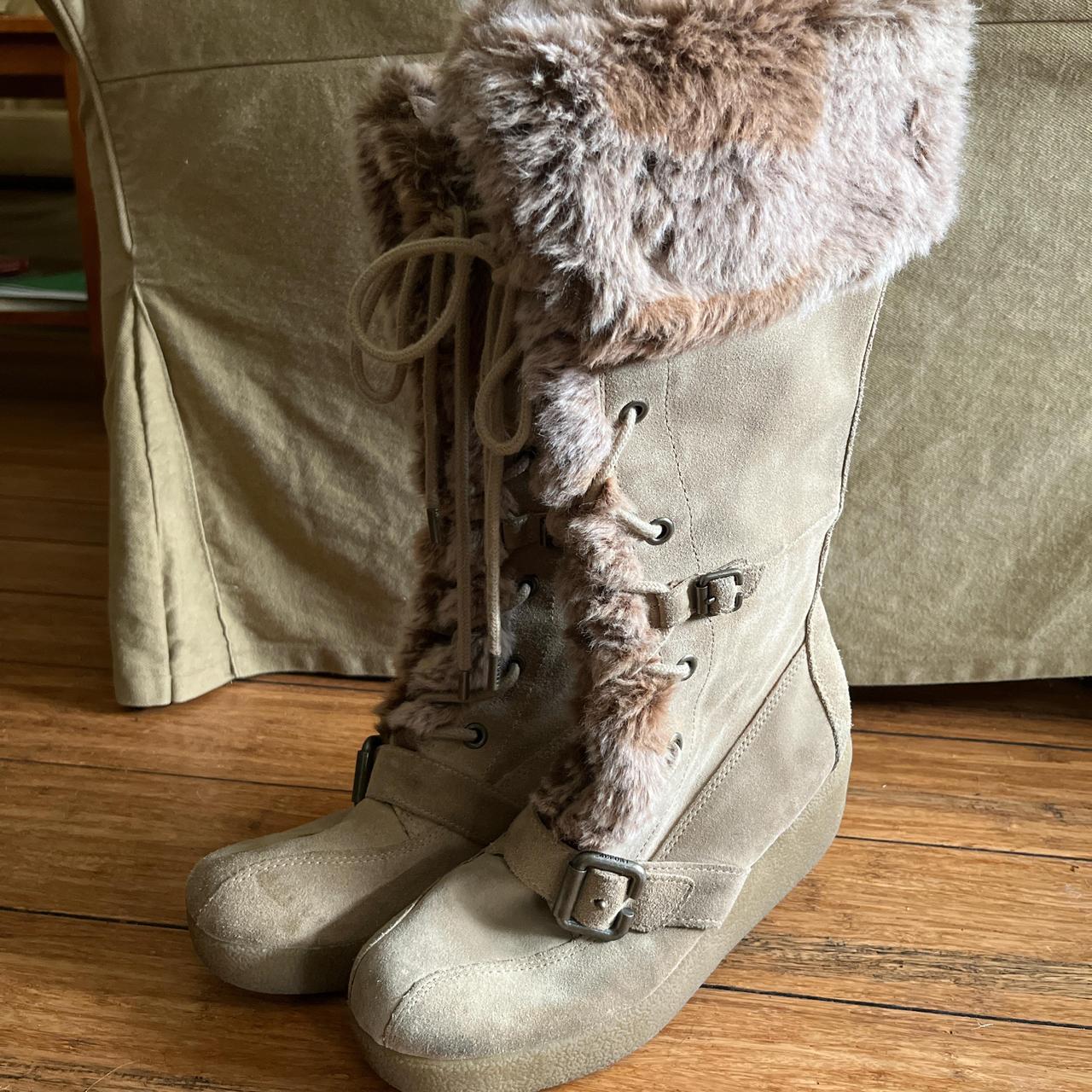 Y2k Report fur boots Size 9 - Depop