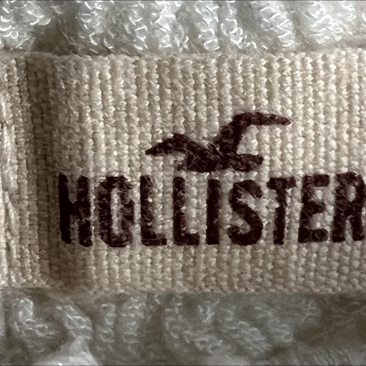 “HOLLISTER” BLOUSE -NWOT, WHITE BLOUSE W/ - -Size-S... - Depop