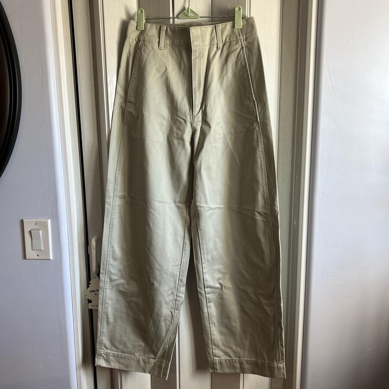 UNIQLO Women's Khaki Jeans | Depop