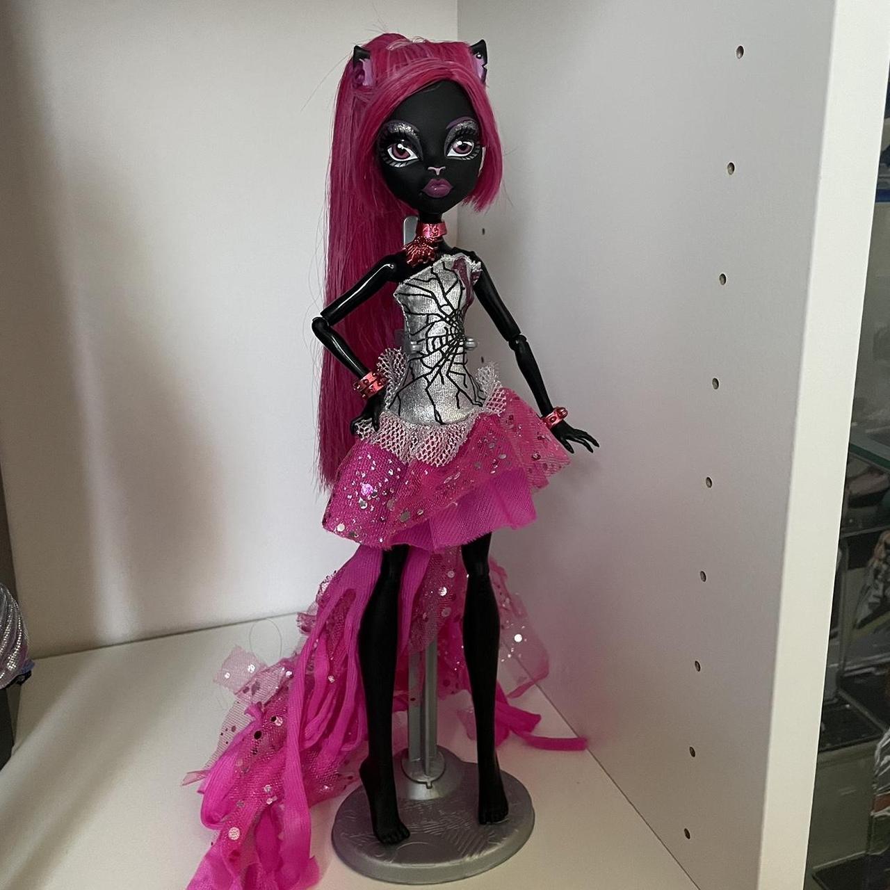 Monster High 13 Wishes Catty Noir Doll Stand not... - Depop