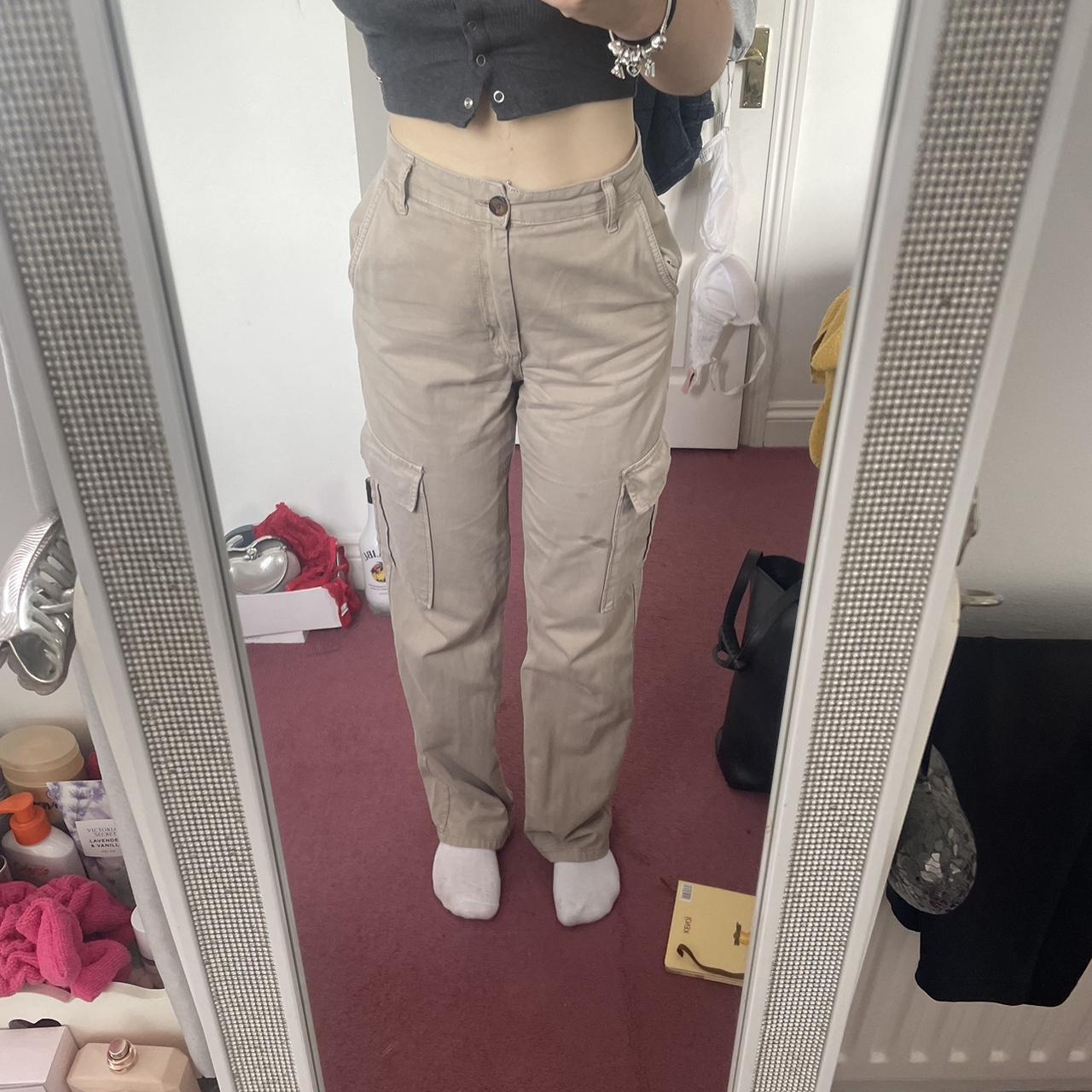 stradivarius cargos beige