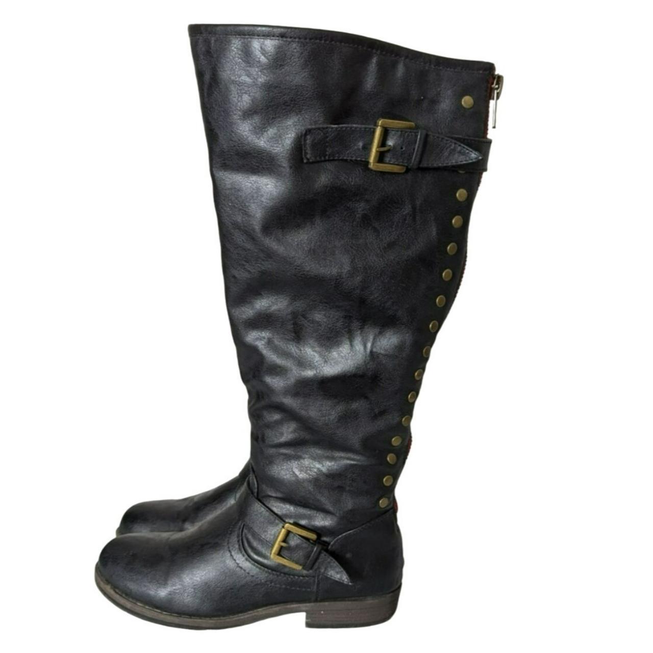 Black boots with red zipper in back hotsell