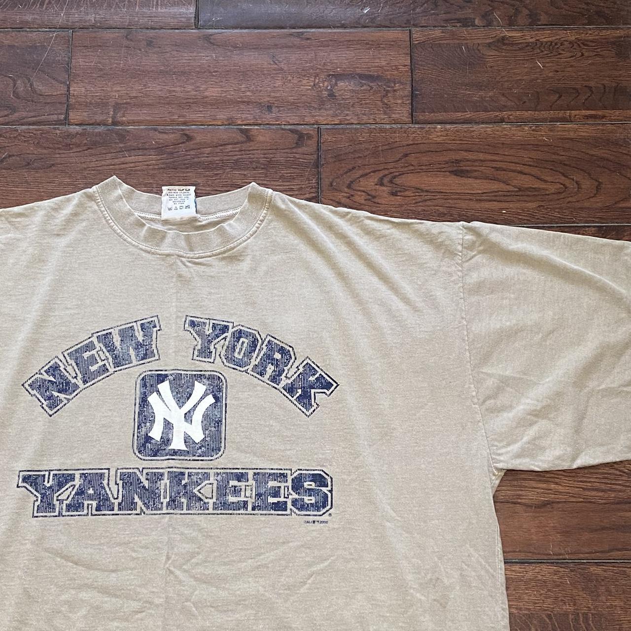 Medallion Vintage Yankees T Shirt