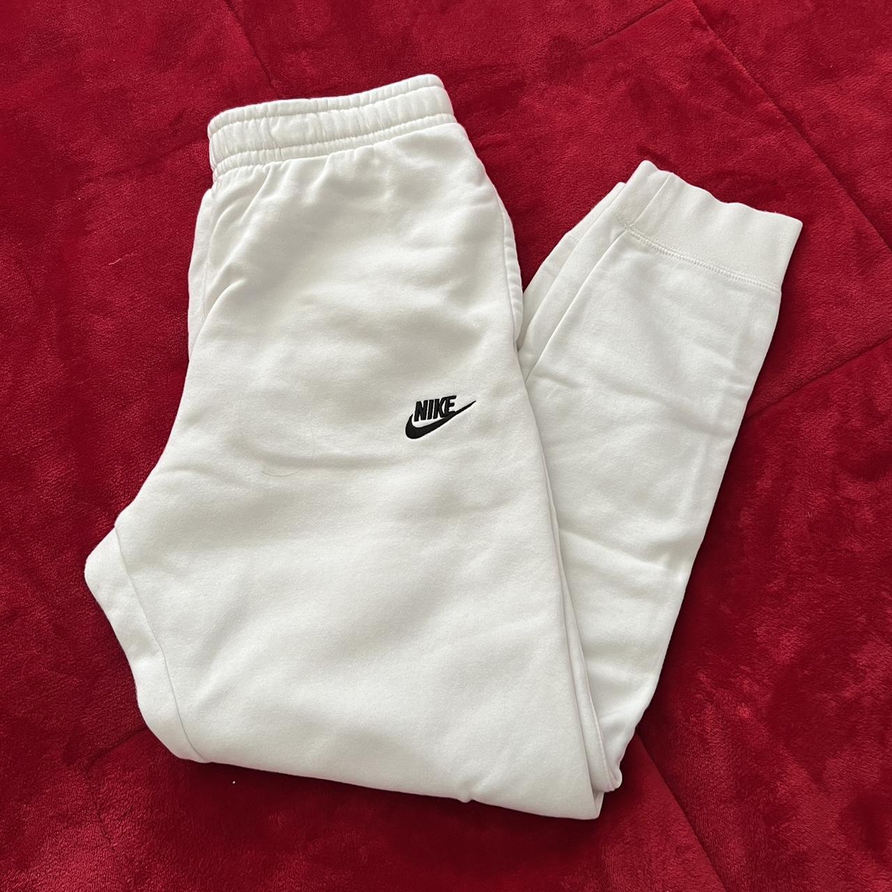 Nike Women's White Joggerstracksuits Depop