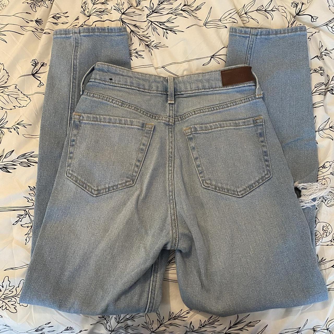 Hollister ultra high rise mom jeans, woman's size 23W/27L paper bag style  waist
