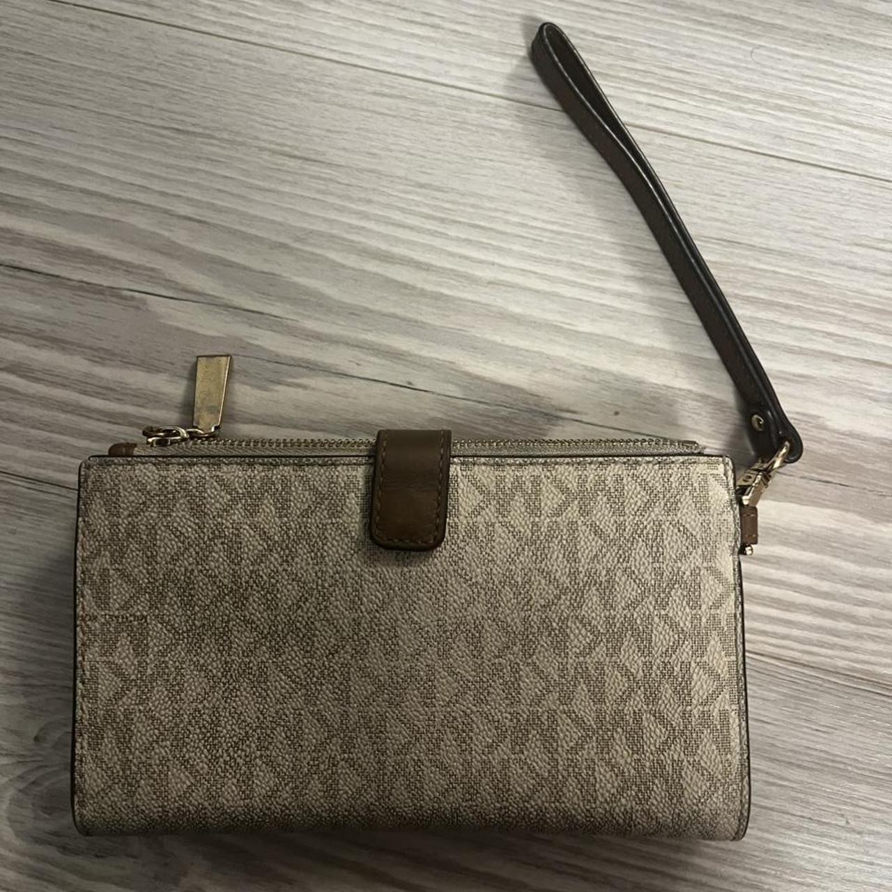 Michael Kors Small Saffiano Leather Smartphone - Depop