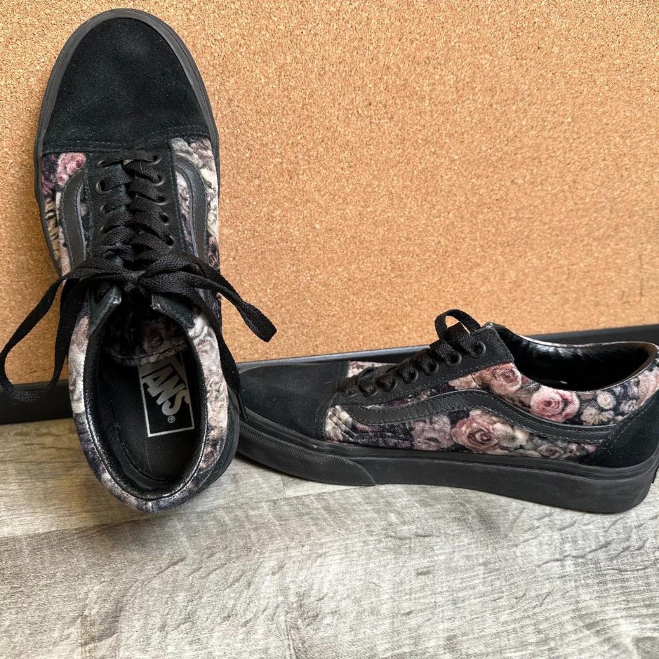 Black fashion rose old skool vans