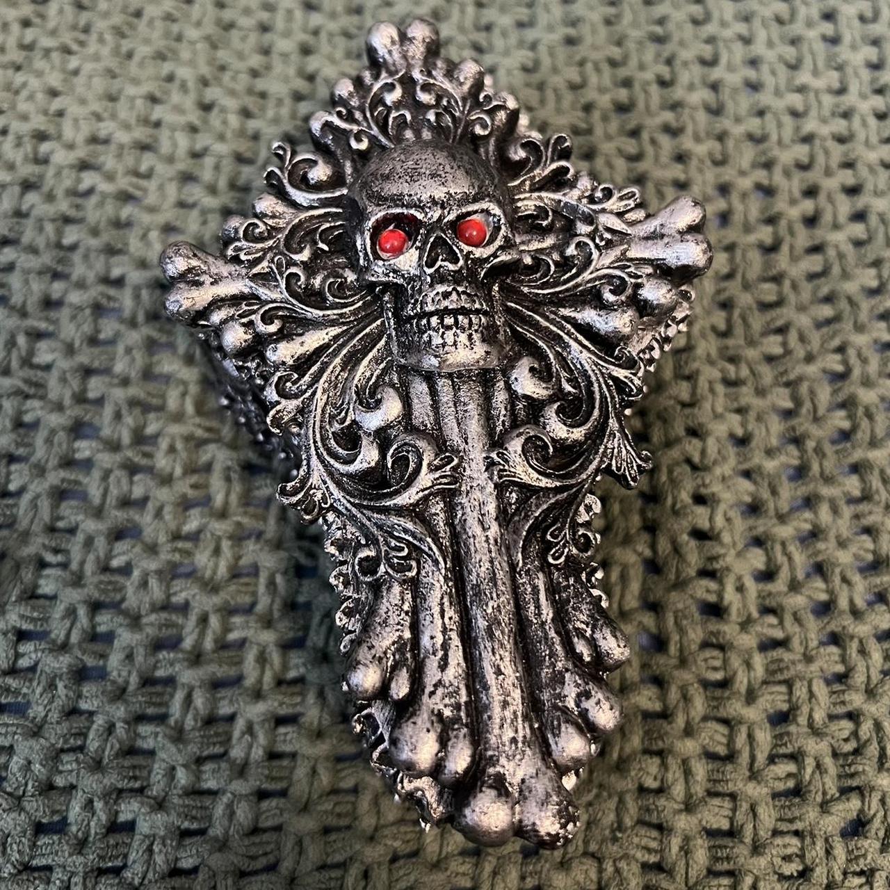 Gothic silver skull jewelry