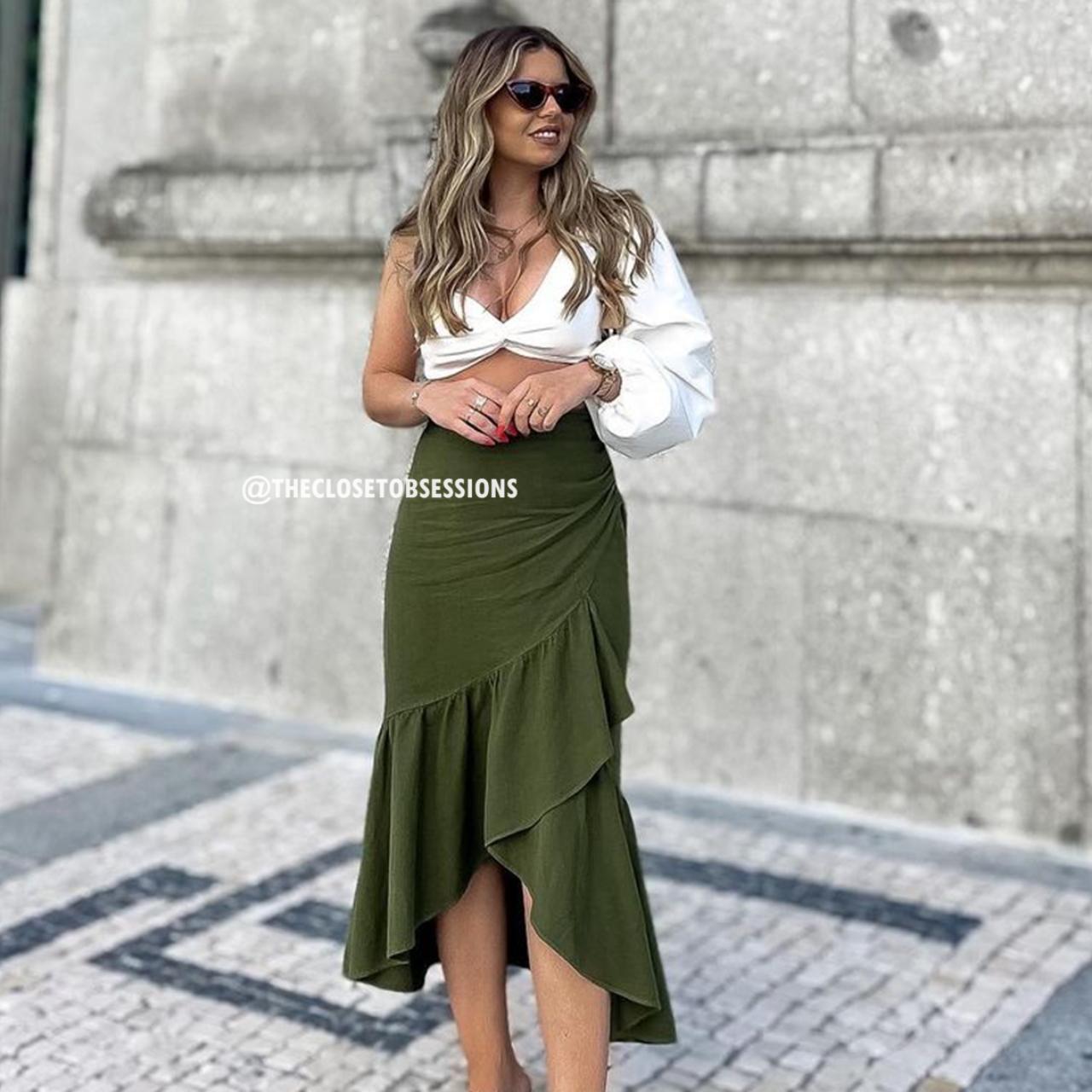 Dark green skirt made of linen blend fabric