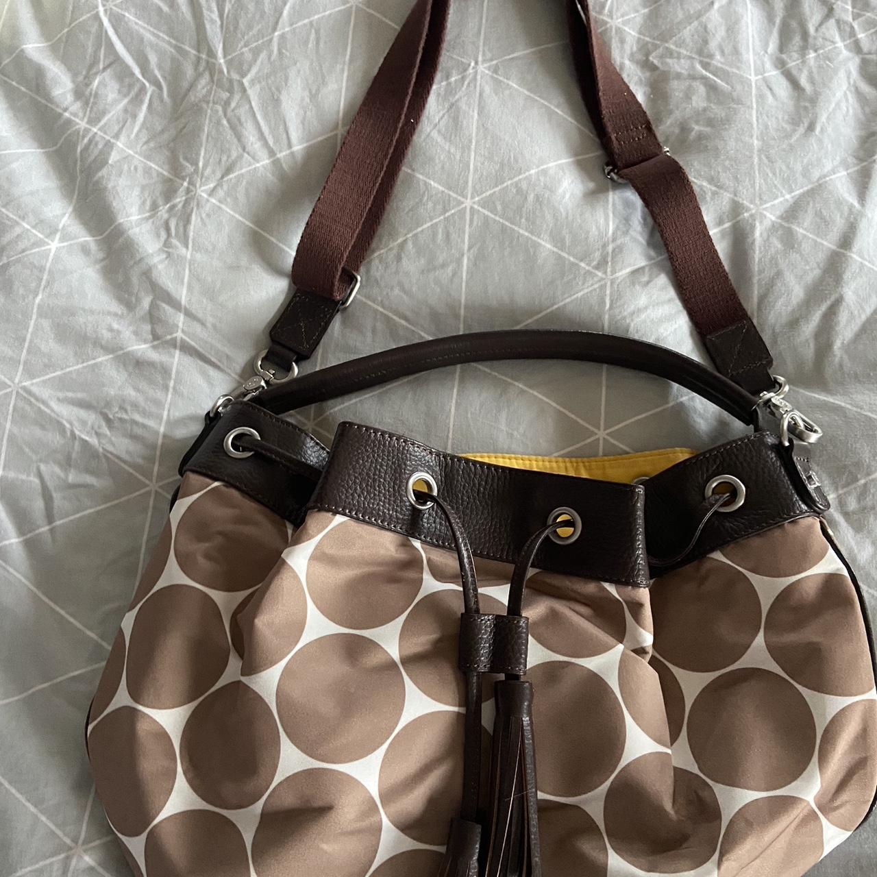 This is a medium sized Boden handbag with a Depop