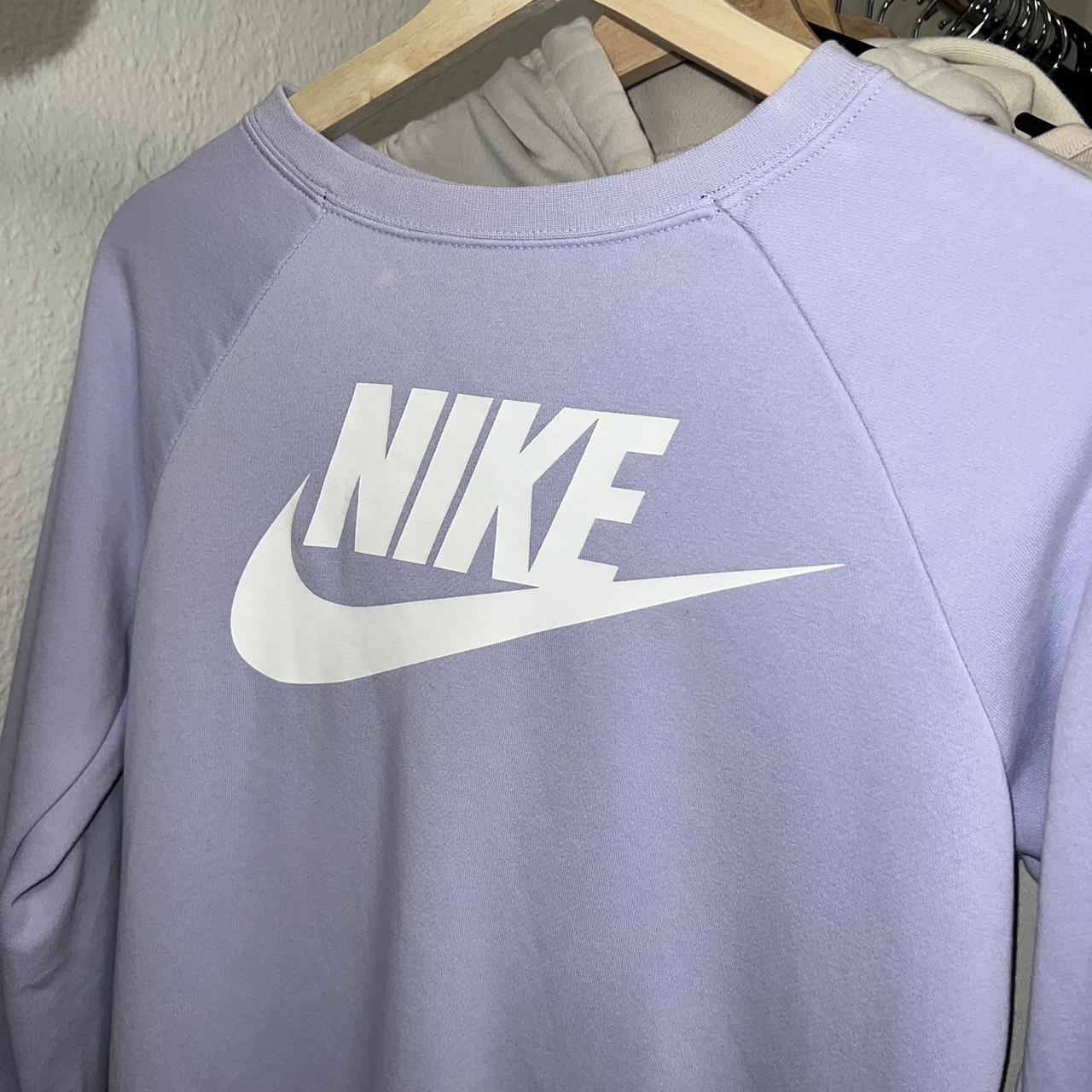 Light purple nike online crewneck