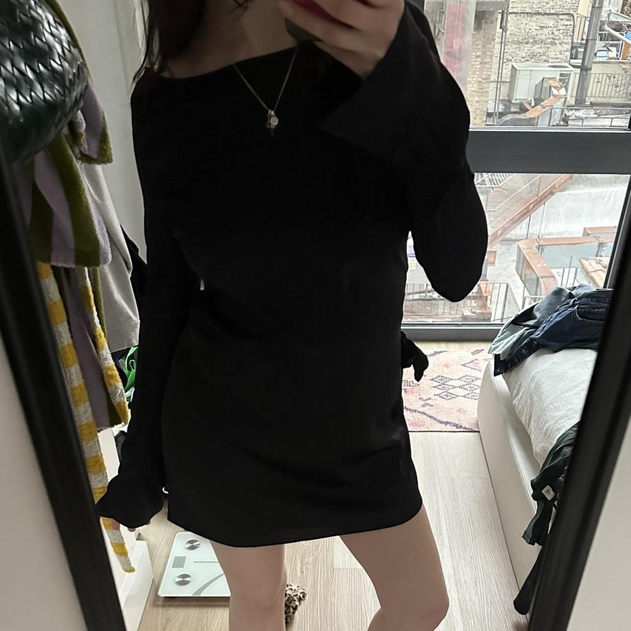 【関税込み】GUIZIO ブラック Lleo ミニドレス Danielle Guizio black Lleo satin mini dress in size | Depop