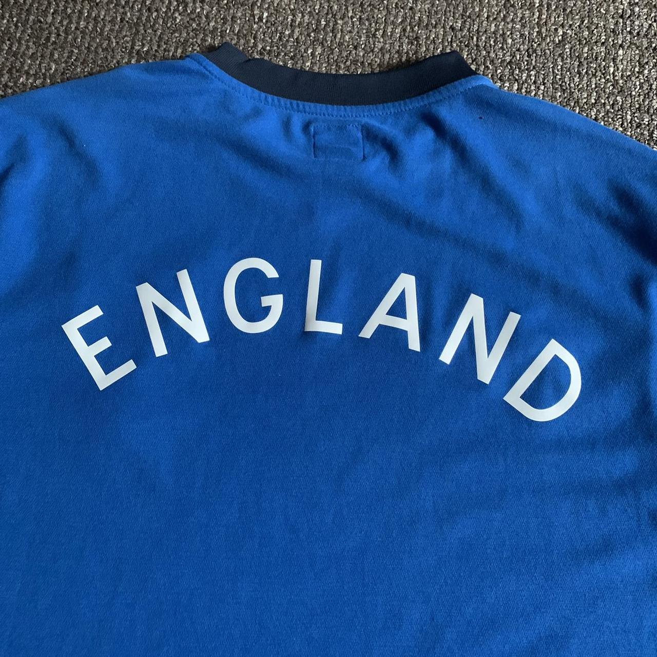 England 2010s Umbro training t-shirt in a size XL.... - Depop